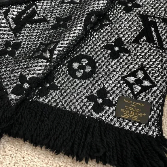 Auth Louis Vuitton Logomania Fabulous Scarf Wrap - Picture 3 of 6